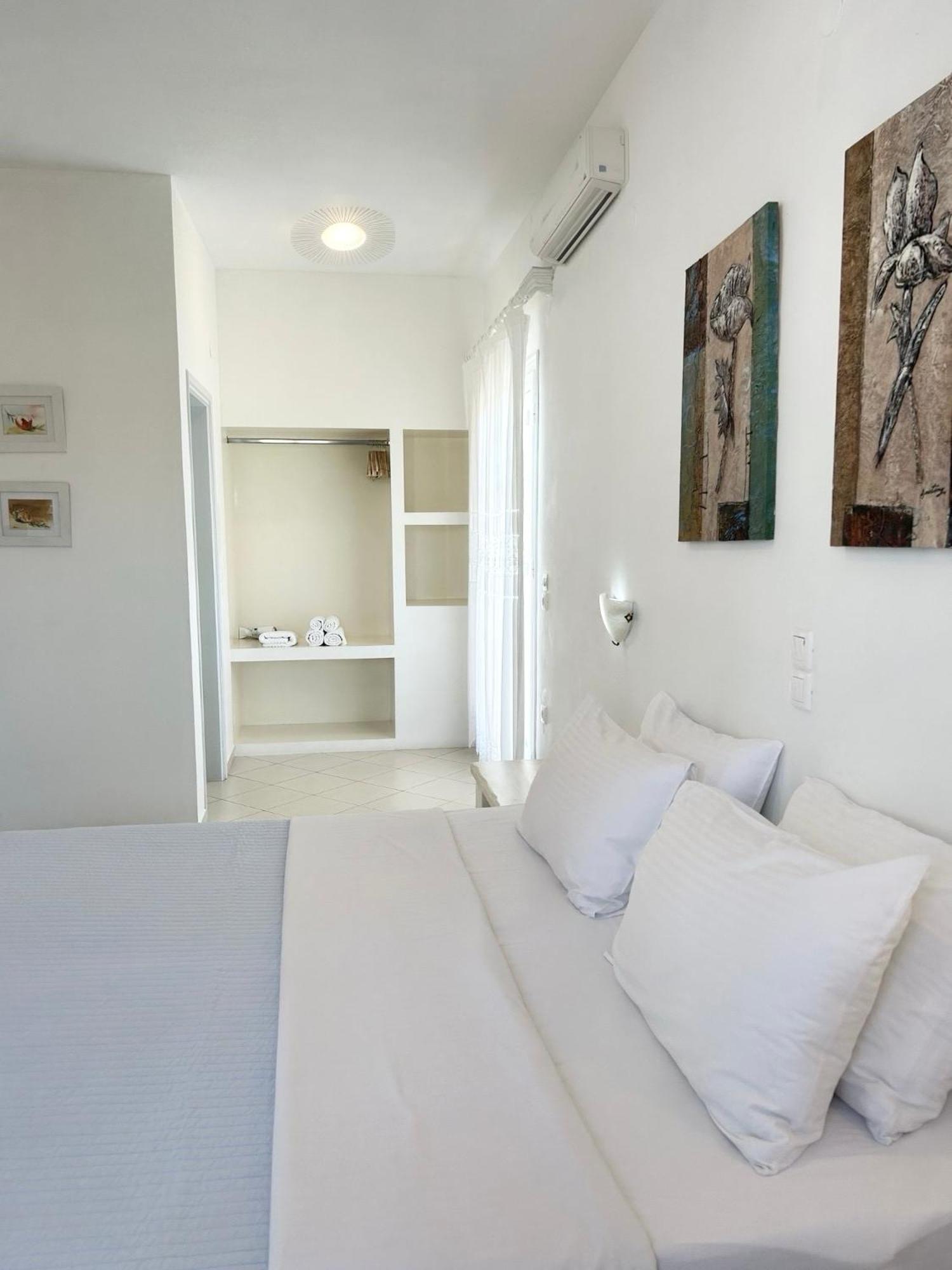 Anita Rooms & Suites Milos Adamantas  Exteriör bild